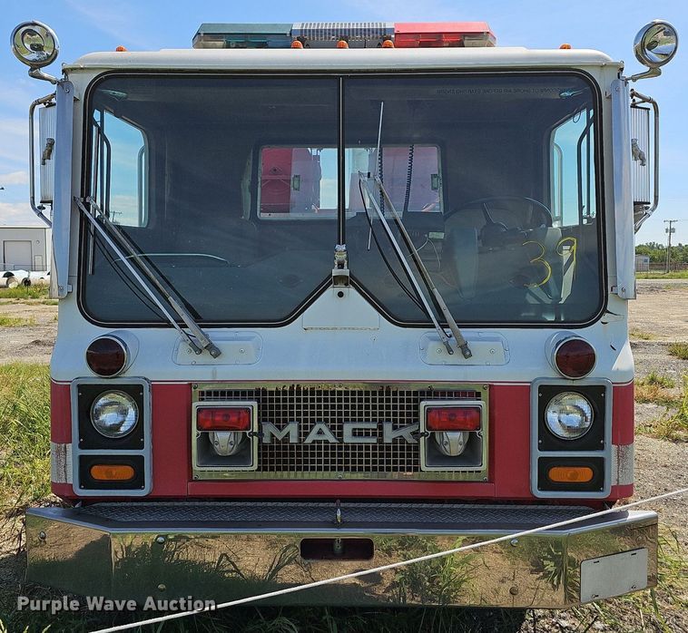 image for item LE9751 1982 Mack MC686F  pumper fire truck