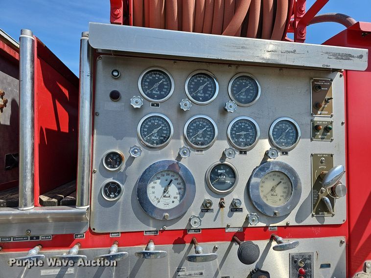 image for item LE9751 1982 Mack MC686F  pumper fire truck