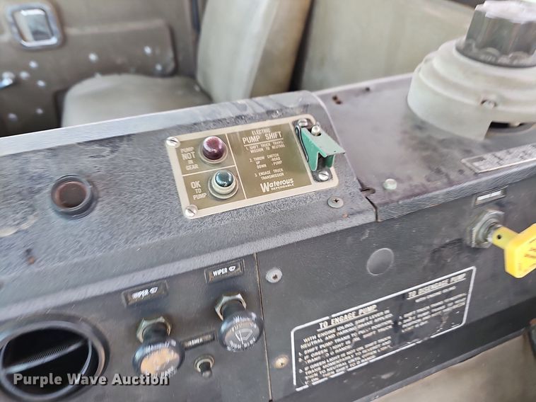 image for item LE9751 1982 Mack MC686F  pumper fire truck