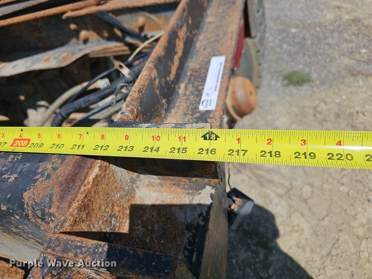 image for item LE9752 1988 Ford L8000  truck cab and chassis