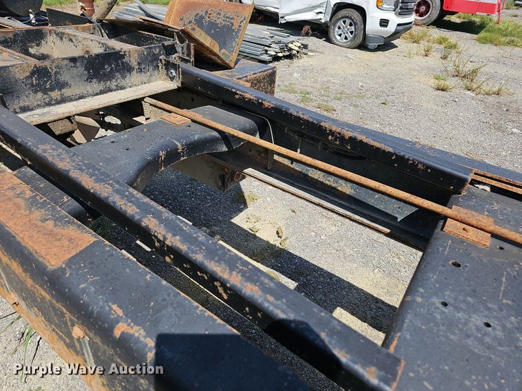 image for item LE9752 1988 Ford L8000  truck cab and chassis