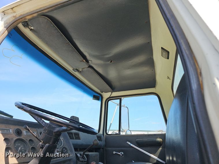 image for item LE9752 1988 Ford L8000  truck cab and chassis