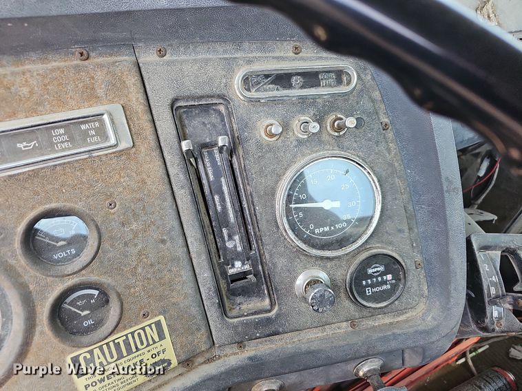 image for item LE9752 1988 Ford L8000  truck cab and chassis