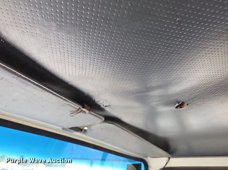 image for item LE9752 1988 Ford L8000  truck cab and chassis