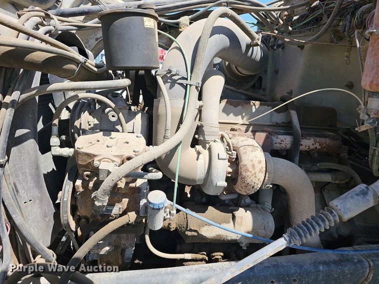 image for item LE9752 1988 Ford L8000  truck cab and chassis