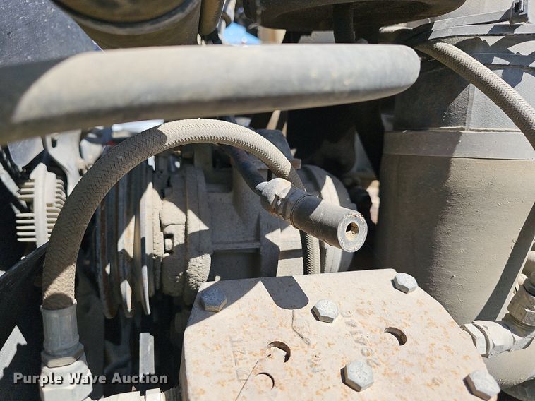 image for item LE9752 1988 Ford L8000  truck cab and chassis