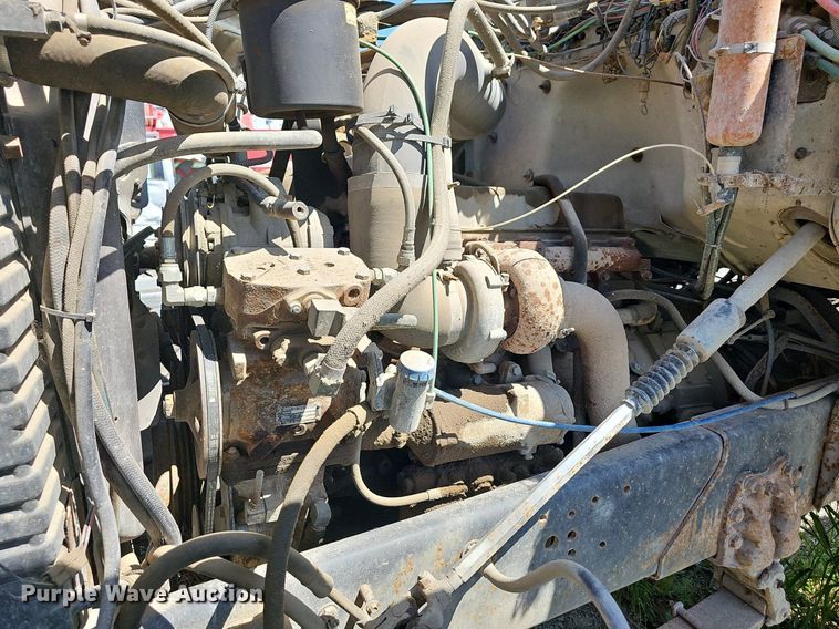 image for item LE9752 1988 Ford L8000  truck cab and chassis