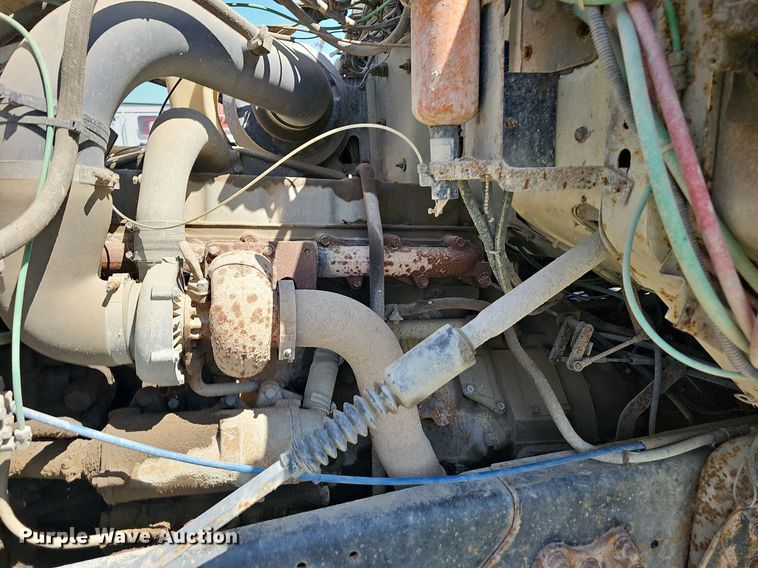 image for item LE9752 1988 Ford L8000  truck cab and chassis