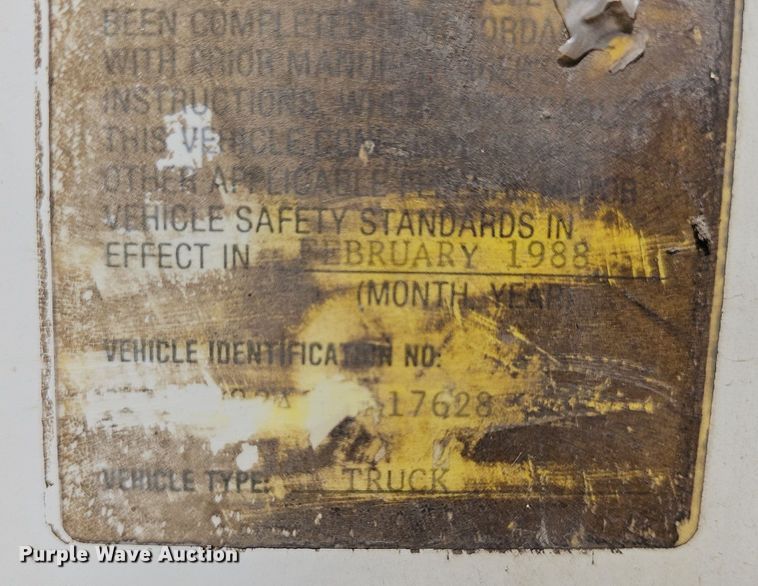 image for item LE9752 1988 Ford L8000  truck cab and chassis