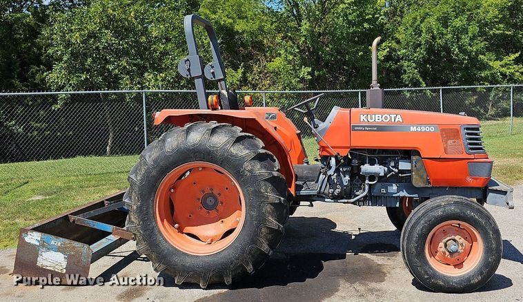 image for item LE9756 Kubota M4900  tractor
