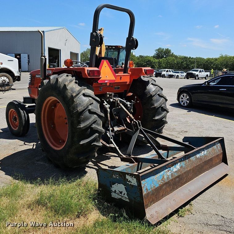 image for item LE9756 Kubota M4900  tractor