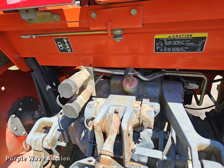 image for item LE9756 Kubota M4900  tractor