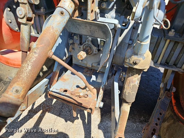 image for item LE9756 Kubota M4900  tractor