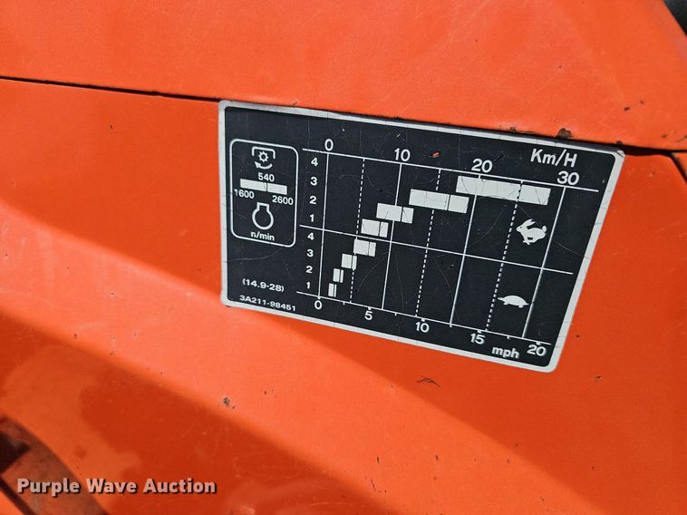 image for item LE9756 Kubota M4900  tractor