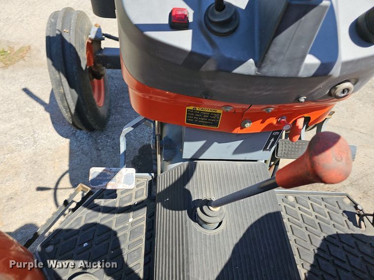 image for item LE9756 Kubota M4900  tractor