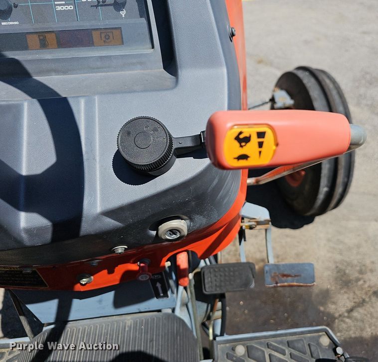 image for item LE9756 Kubota M4900  tractor