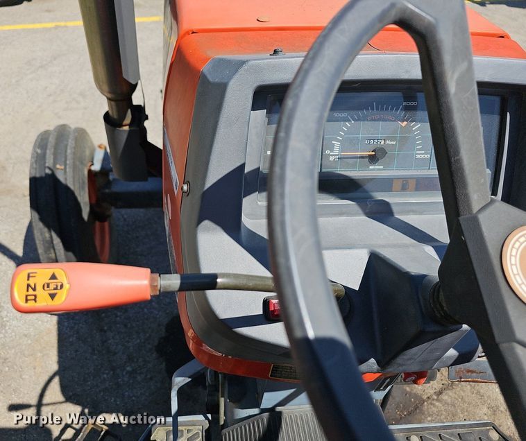 image for item LE9756 Kubota M4900  tractor