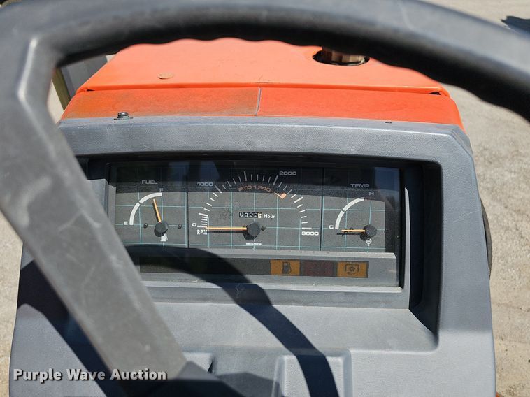 image for item LE9756 Kubota M4900  tractor