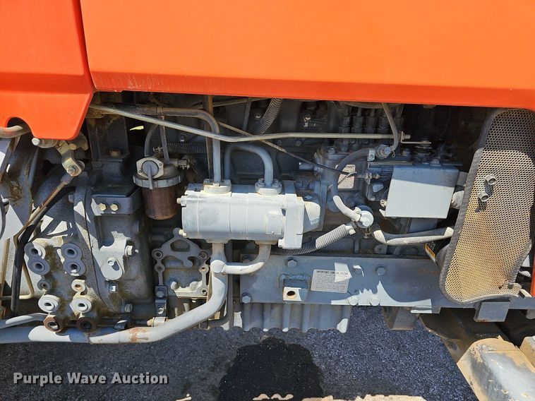 image for item LE9756 Kubota M4900  tractor