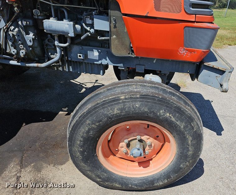 image for item LE9756 Kubota M4900  tractor