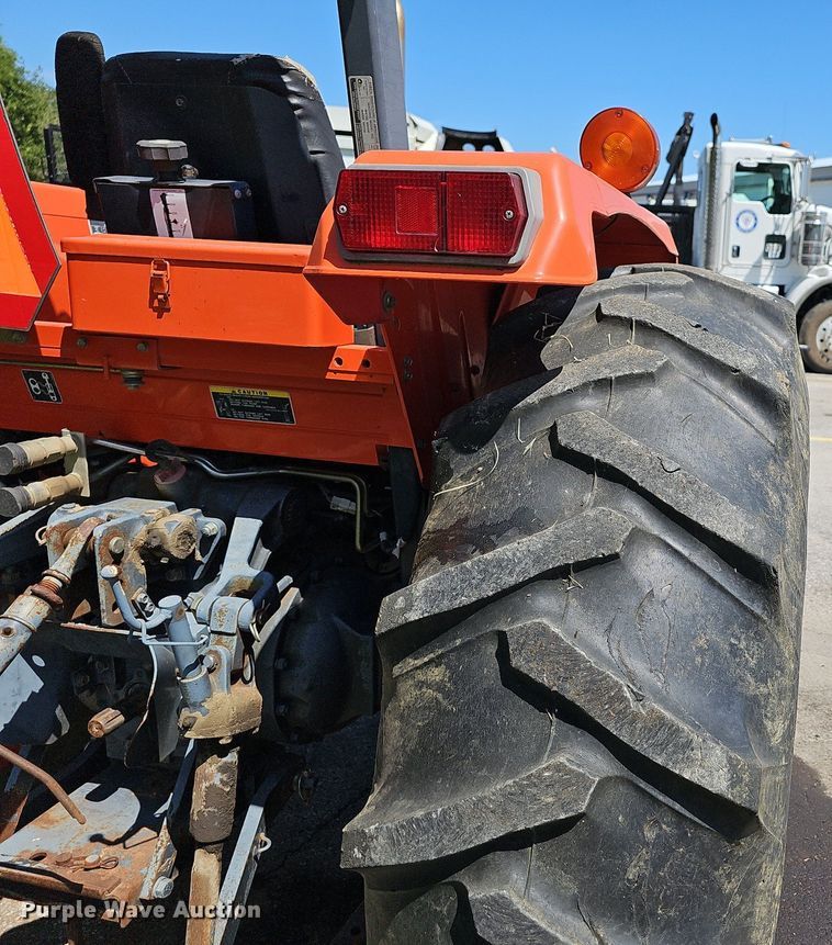 image for item LE9756 Kubota M4900  tractor