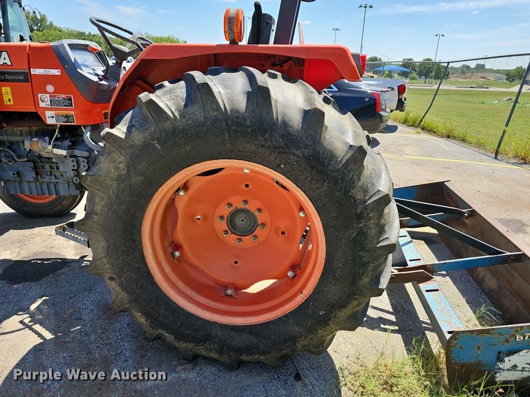 image for item LE9756 Kubota M4900  tractor