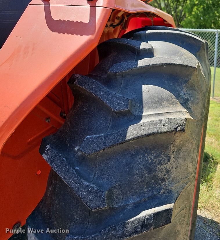 image for item LE9756 Kubota M4900  tractor