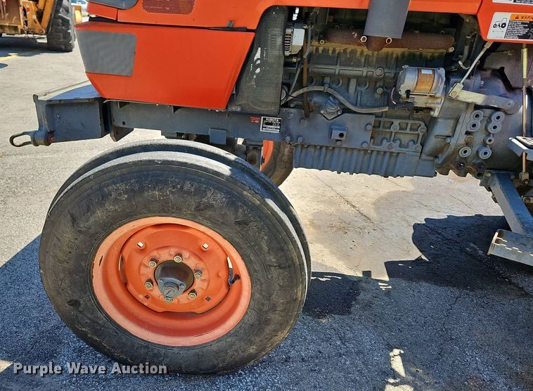 image for item LE9756 Kubota M4900  tractor