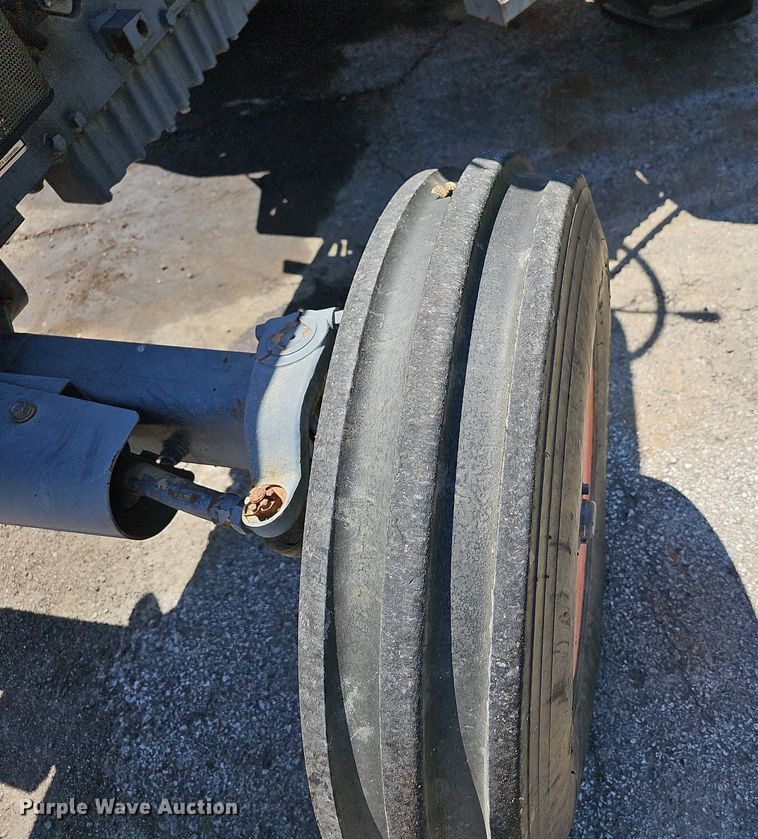 image for item LE9756 Kubota M4900  tractor