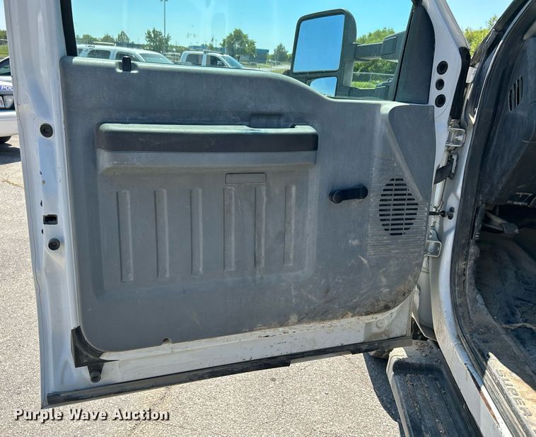 image for item LE9759 2012 Ford F350 Super Duty  SuperCab pickup truck