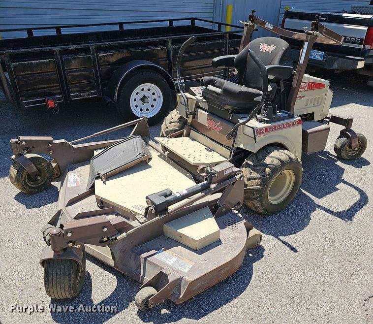 image for item LE9763 Grasshopper 932  ZTR lawn mower