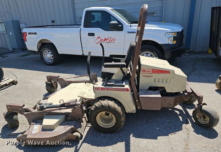 image for item LE9764 Grasshopper 932  ZTR lawn mower