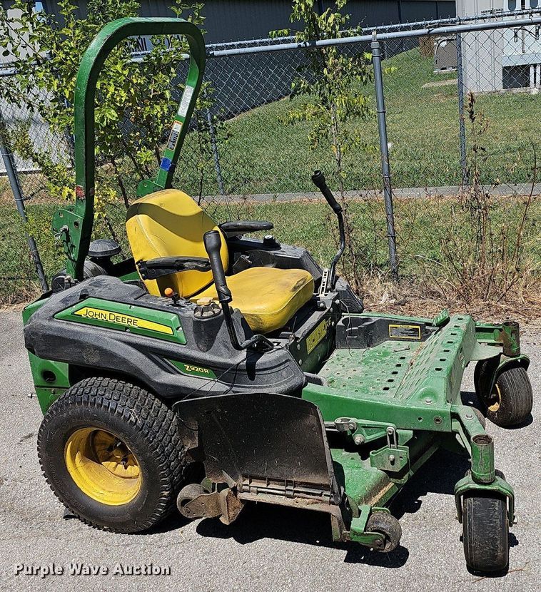 image for item LE9765 John Deere Z920R  ZTR lawn mower