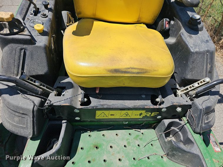 image for item LE9765 John Deere Z920R  ZTR lawn mower
