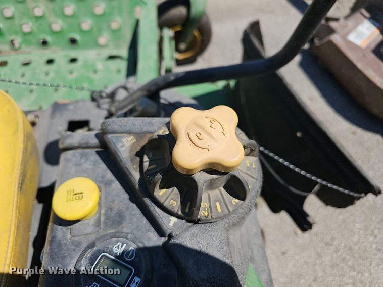 image for item LE9765 John Deere Z920R  ZTR lawn mower