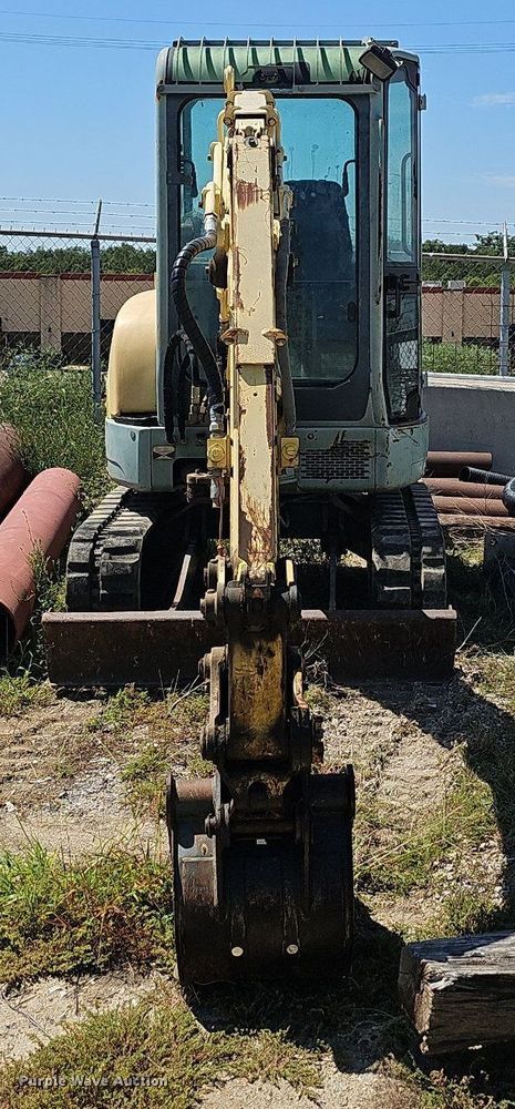 image for item LE9767 2005 Yanmar VI027-3  mini excavator