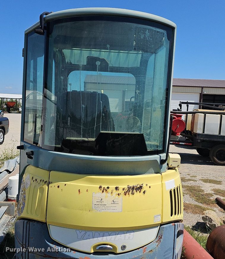 image for item LE9767 2005 Yanmar VI027-3  mini excavator