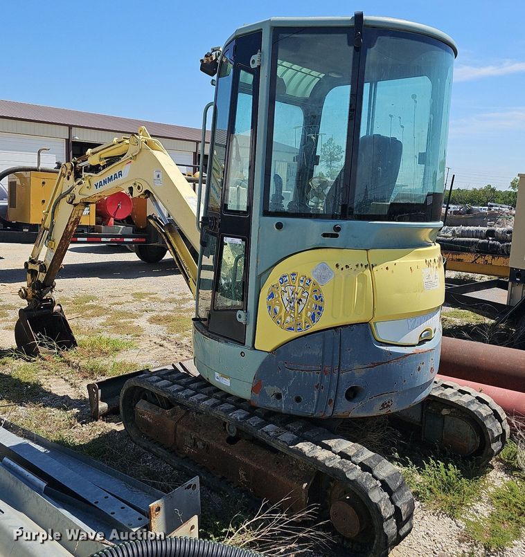 image for item LE9767 2005 Yanmar VI027-3  mini excavator