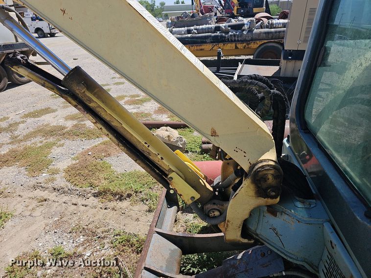 image for item LE9767 2005 Yanmar VI027-3  mini excavator