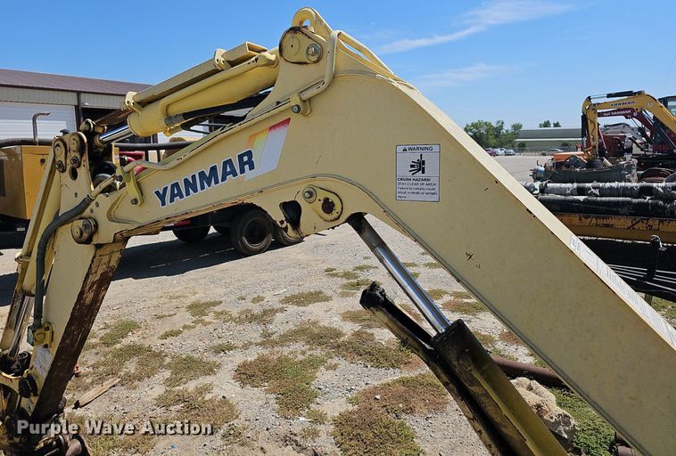 image for item LE9767 2005 Yanmar VI027-3  mini excavator