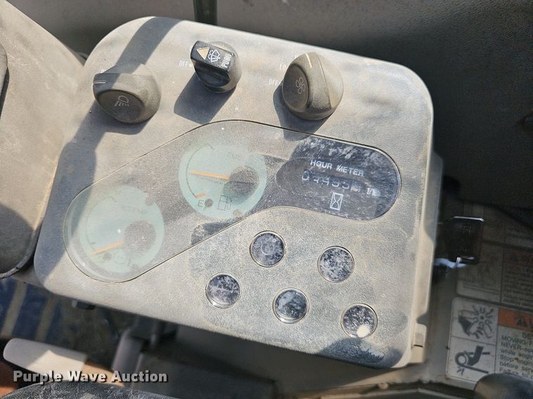 image for item LE9767 2005 Yanmar VI027-3  mini excavator