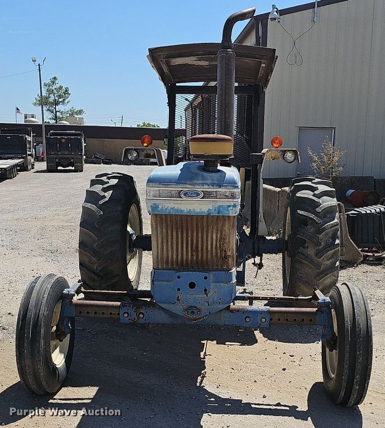 image for item LE9768 1988 Ford 6610  tractor