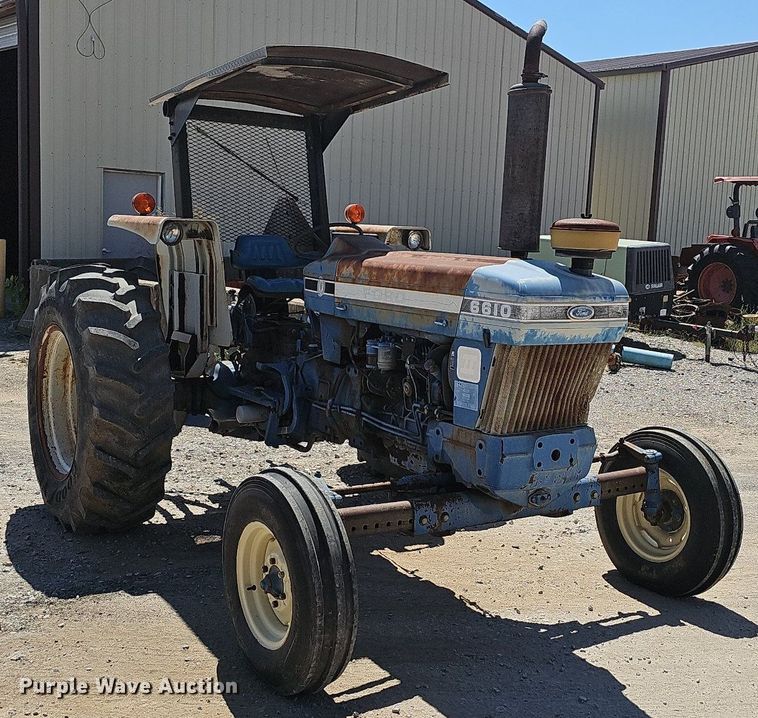 image for item LE9768 1988 Ford 6610  tractor