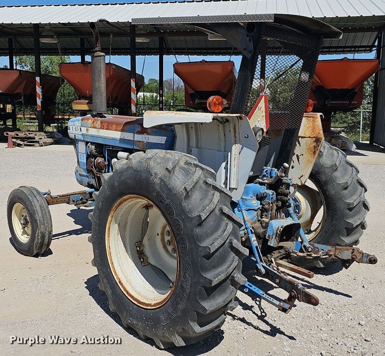 image for item LE9768 1988 Ford 6610  tractor