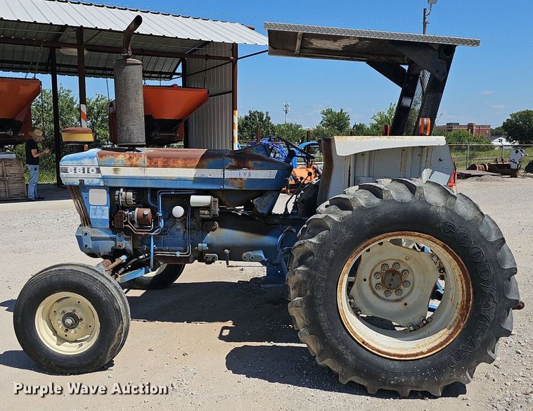 image for item LE9768 1988 Ford 6610  tractor