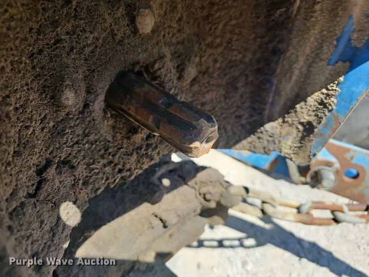 image for item LE9768 1988 Ford 6610  tractor