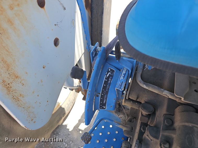 image for item LE9768 1988 Ford 6610  tractor