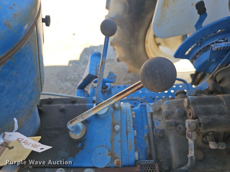 image for item LE9768 1988 Ford 6610  tractor