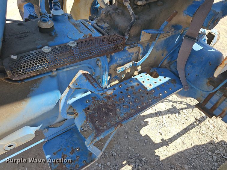 image for item LE9768 1988 Ford 6610  tractor