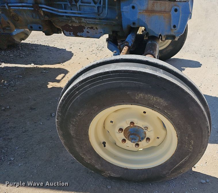 image for item LE9768 1988 Ford 6610  tractor